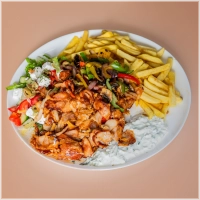 Inclusief, paprika, champignon, ui, friet, salade, mayonaise en een saus naar keuze.